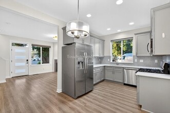 Building Photo - 13838 SE Knight St