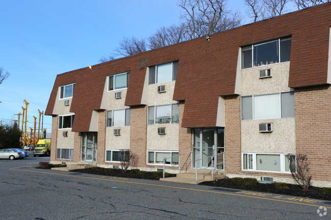 Building Photo - Twin Park Apartments