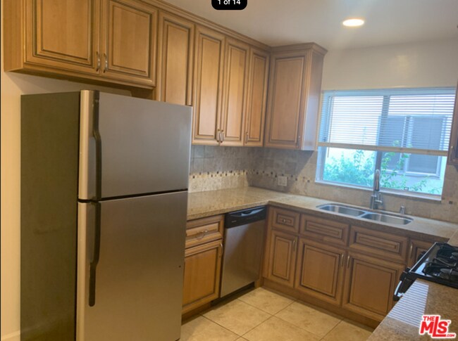 Kitchen - 922 S Bedford St