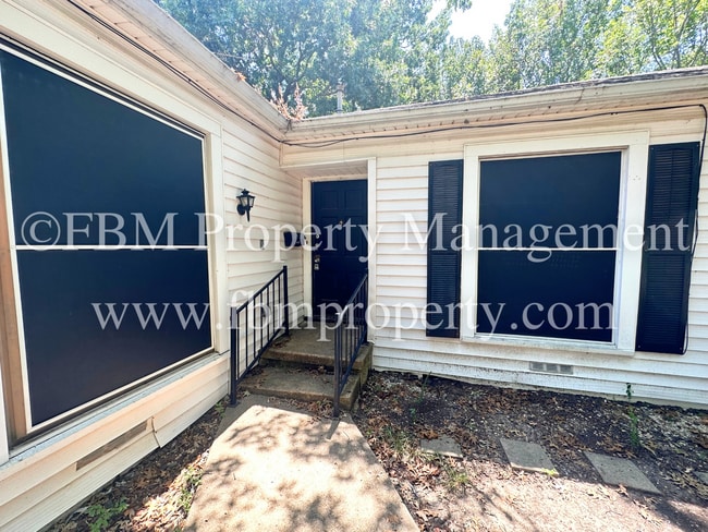 Building Photo - 607 Alexander St