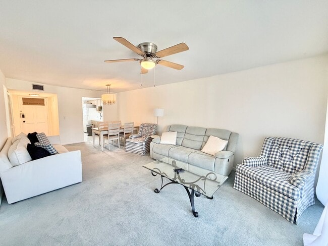 Building Photo - ** SOUTH NAPLES ** 2 BED / 2 BATH - CONDO - GREAT LOCATION! - ANNUAL RENTAL