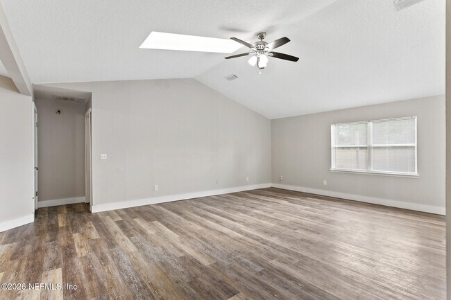 Foto del edificio - 13335 Currituck Dr N