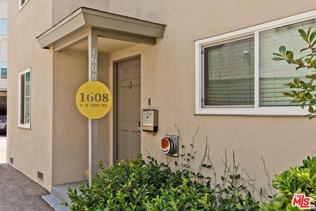 Building Photo - 1606 S Bundy Dr