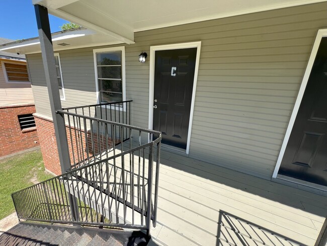 Building Photo - Baker Trails Apartments