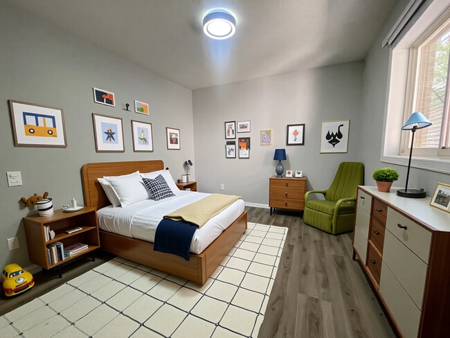 Building Photo - Spacious Main Floor 3 Bed/2 Bath Suite