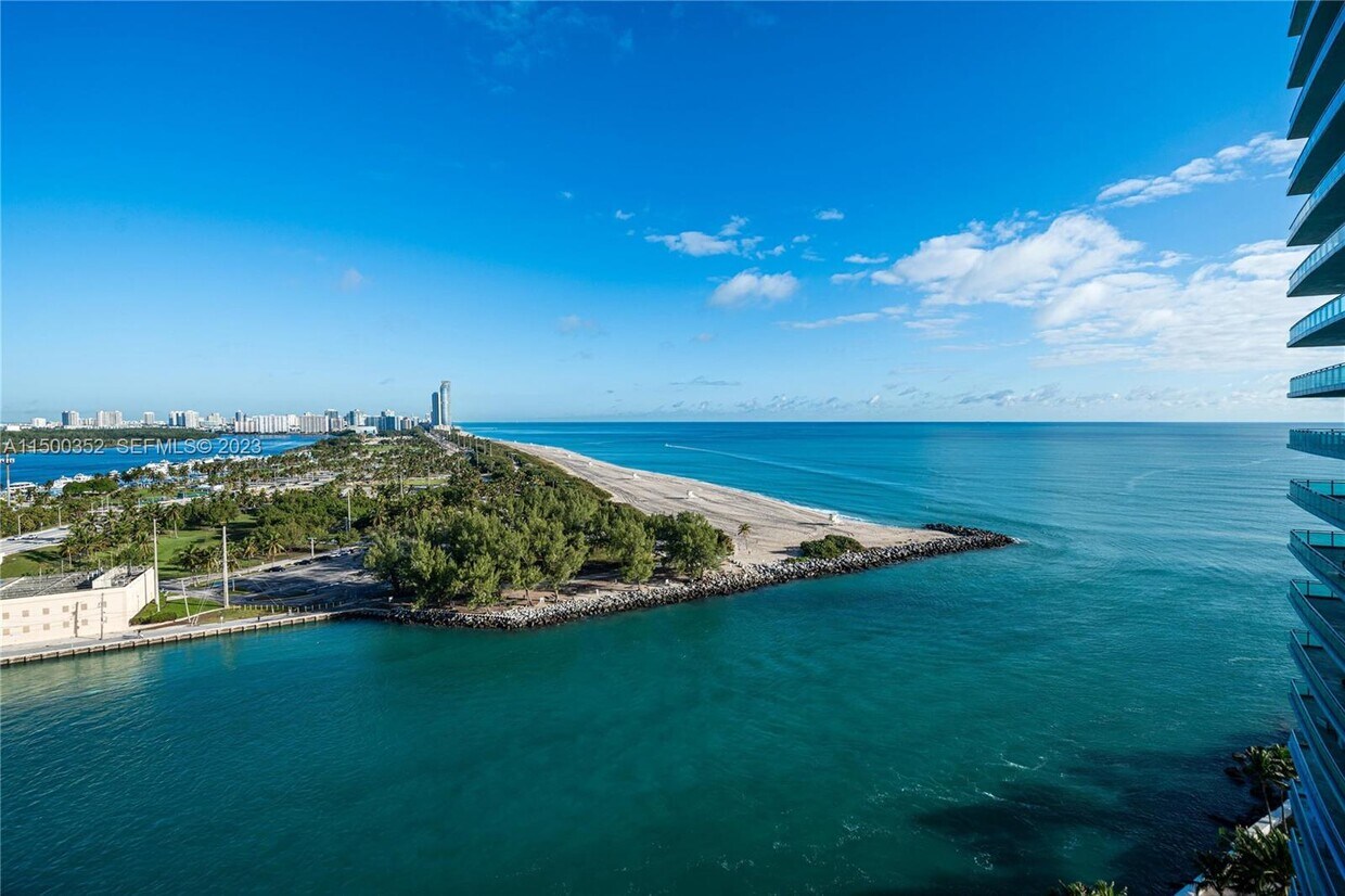 Foto principal - 10295 Collins Ave