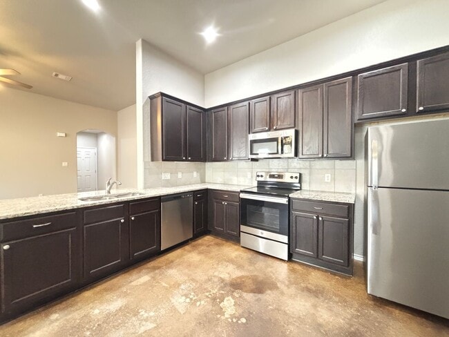 Building Photo - Luxury Duplex in Seguin with 3-bed, 2-bath...