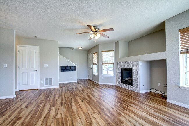 Foto del edificio - Rare Sapphire Pointe 2 bed townhome for le...