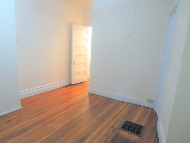 Foto del edificio - 5704 Darlington Rd