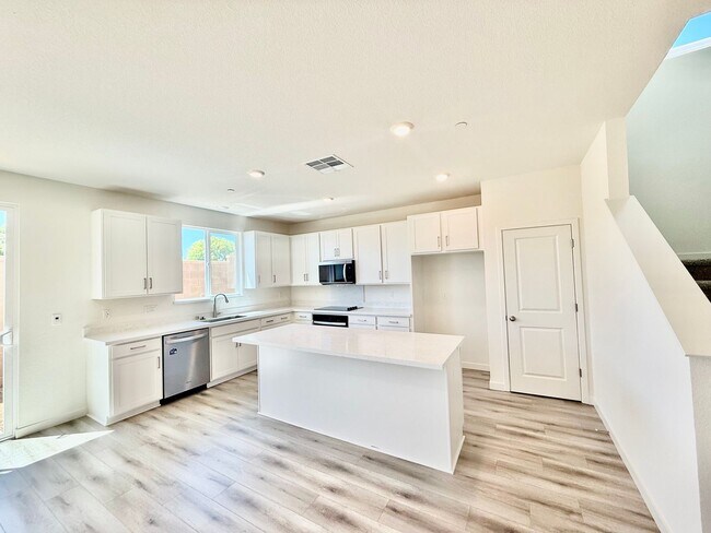 Building Photo - New home available now