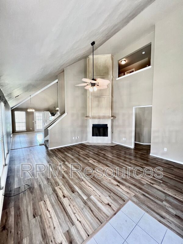 Building Photo - 1106 SW 25th St