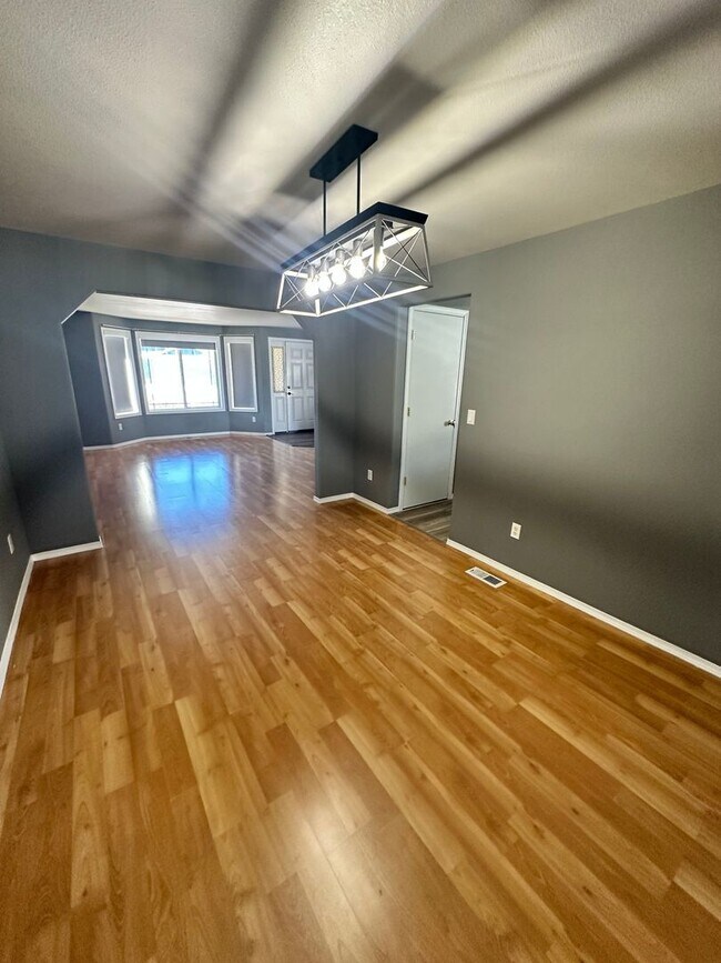 Foto del edificio - Cheney House Coming soon!!