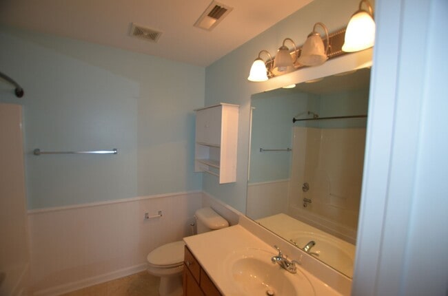 Building Photo - Kinderton 2 Bed/2 Bath Apartment