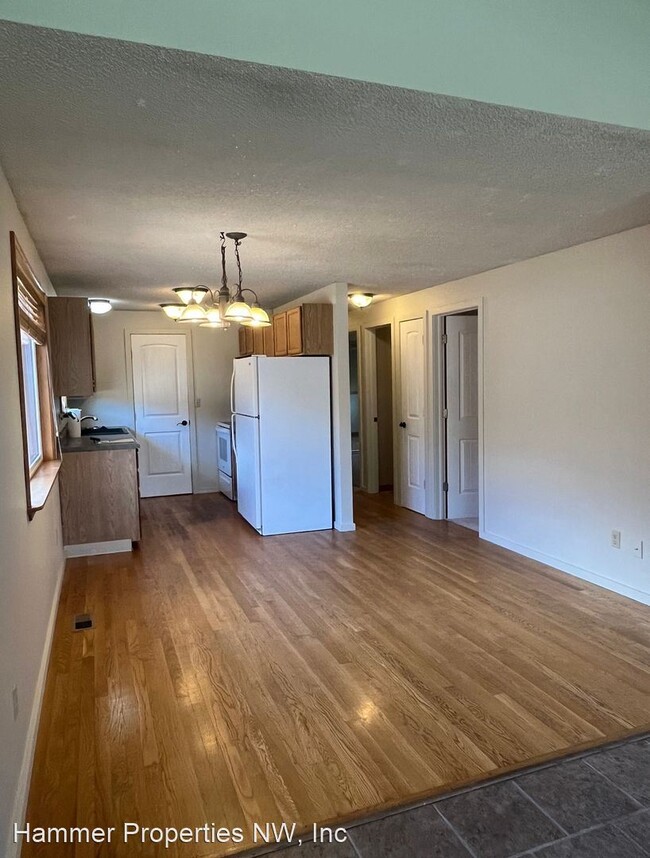 Building Photo - 3 br, 1 bath House - 2725 St Clair Street