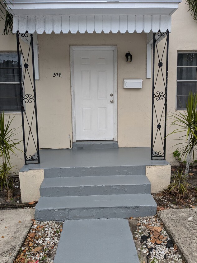 Foto principal - 574 NE 65th St