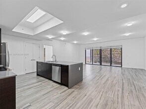 Building Photo - 2955 Bird Ave