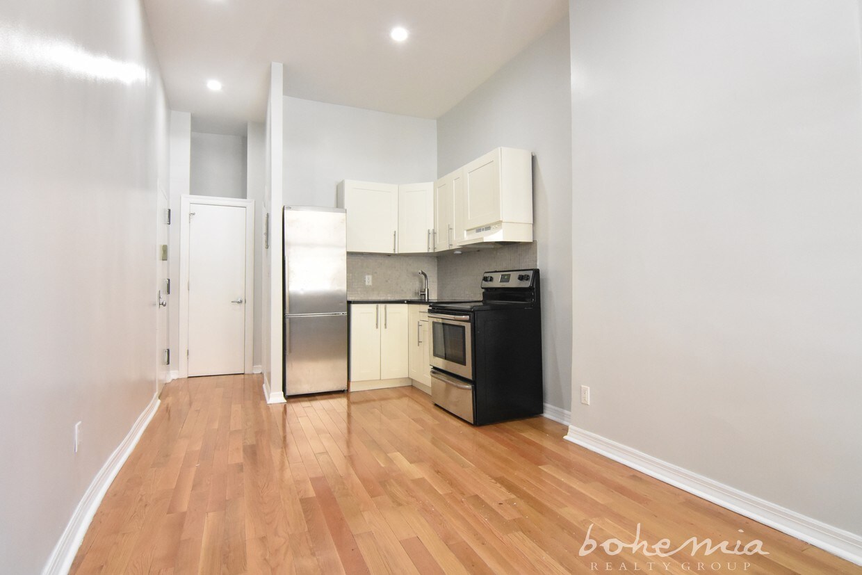 Primary Photo - 530 W 159th St