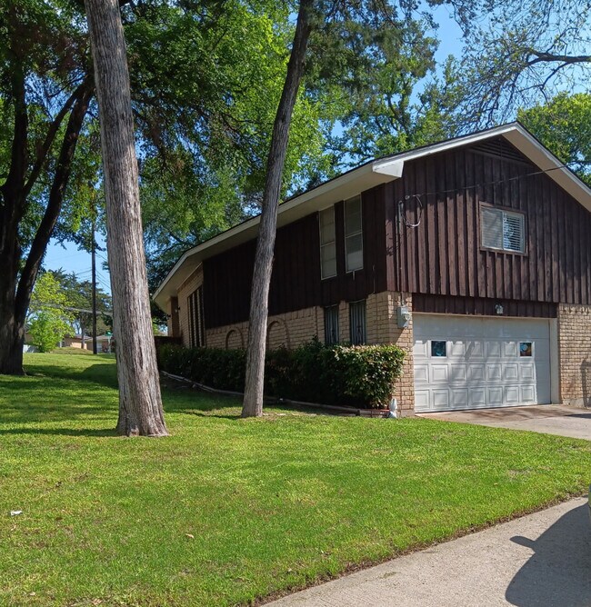 Foto del edificio - 7321 Indian Ridge Trl