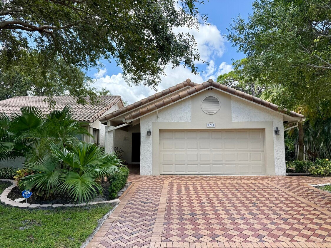 Foto principal - 2711 NW 26th Cir
