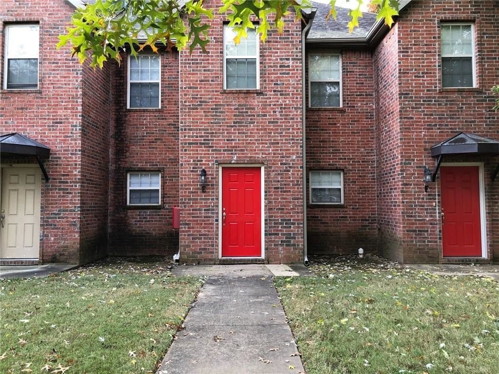Primary Photo - 611 W Grove Ave