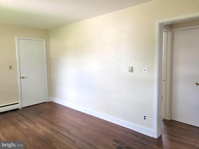 Foto del edificio - 2747 Cedarhurst Rd