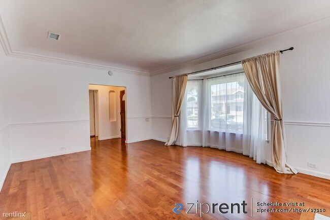 Foto del edificio - 3 br, 1.5 bath House - 2720 West 83rd Stre...