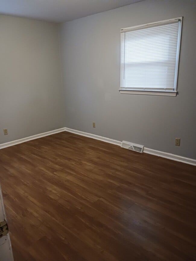 Building Photo - 1507 Woodbriar Ave