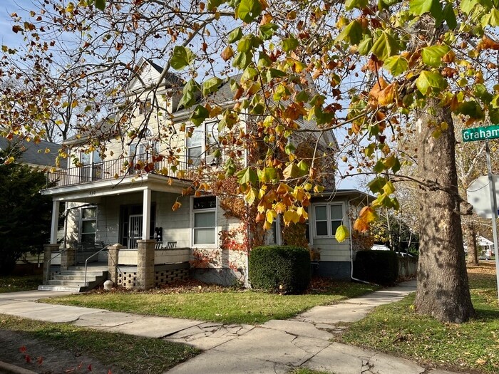 Primary Photo - 510 E Graham St