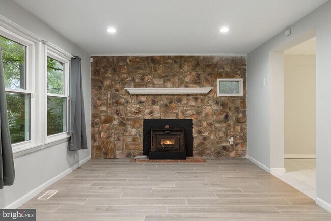 Foto del edificio - 247 Marsden Hts Rd