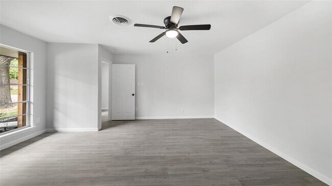 Foto del edificio - 910 Cedar Ln