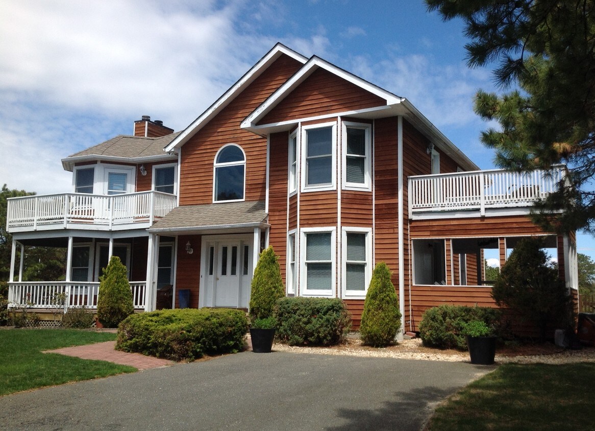 55 Blackwatch Ct, Southampton, NY 11968 House for Rent in Southampton, NY