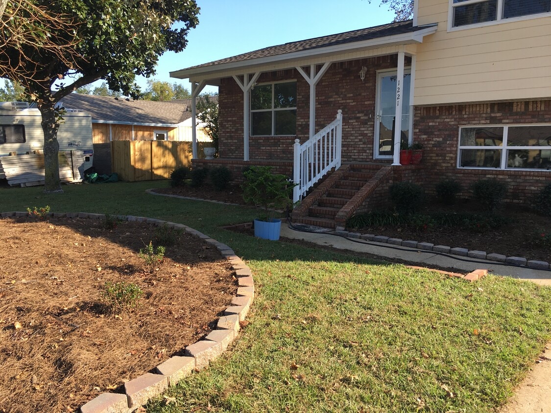 Primary Photo - 1221 Quail Ridge Dr