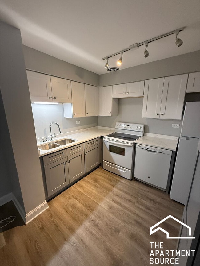 Building Photo - 744 W Gordon Terrace