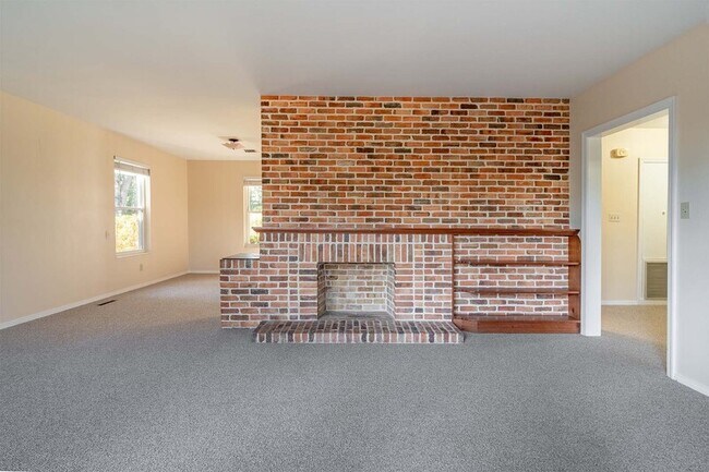 Foto del edificio - 2818 Lakeshore Dr