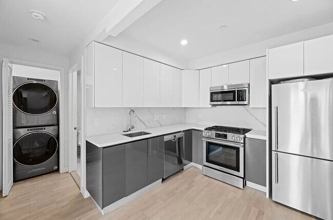 Building Photo - 2600 7th Avenue
