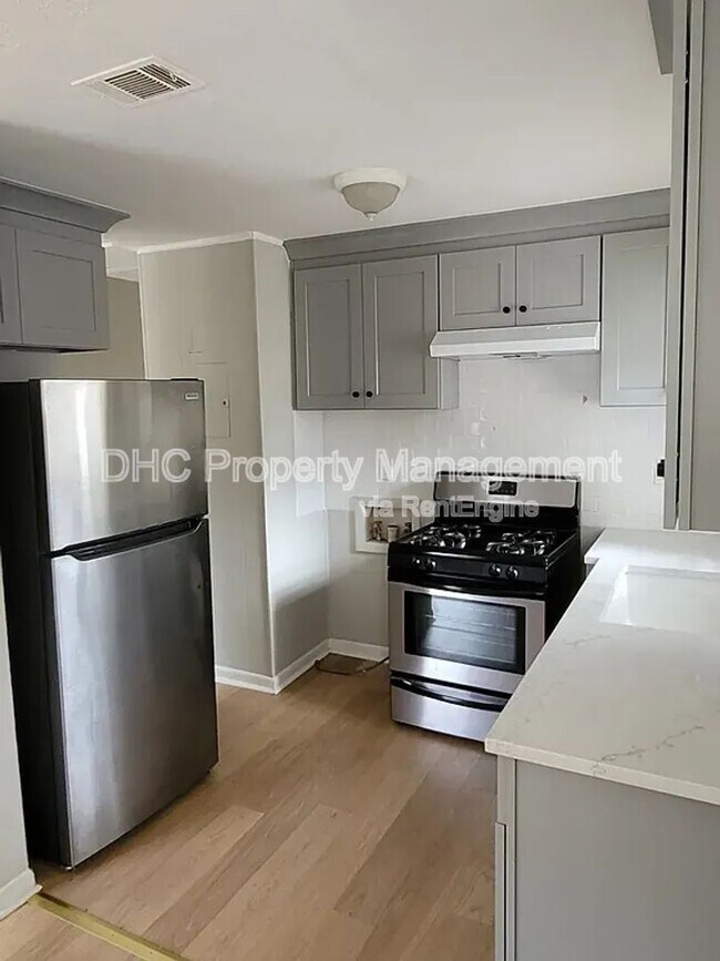Foto del edificio - 2637 Santa Monica Dr NW