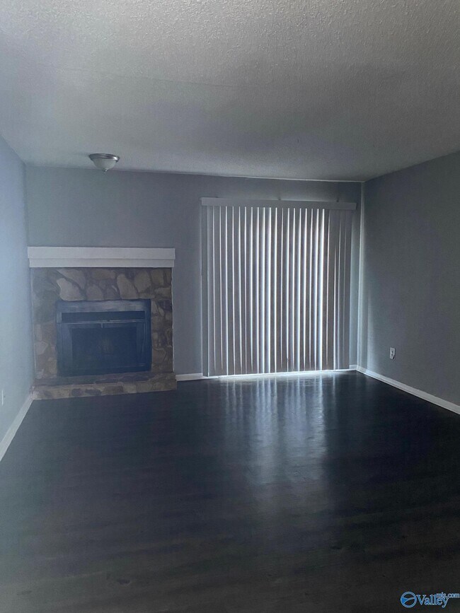 Foto del edificio - 3621 N Crestview Dr NW