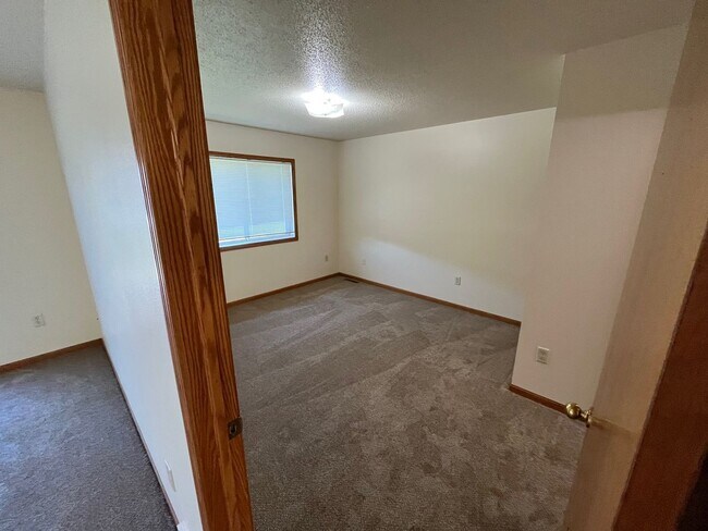 Building Photo - 2622 Harvey Dr