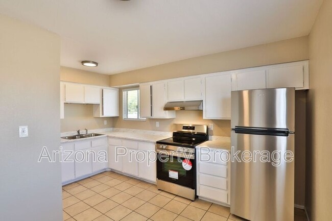 Foto del edificio - 1625 N Date