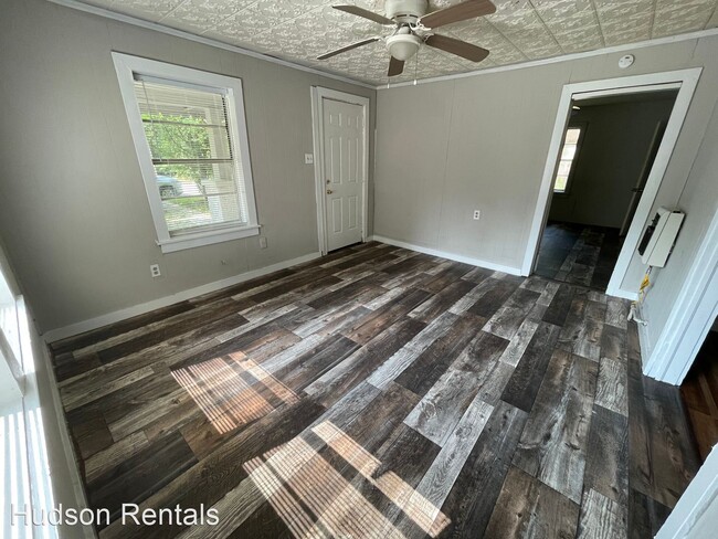Building Photo - 3 br, 1 bath House - 1401 W. Short 17th St