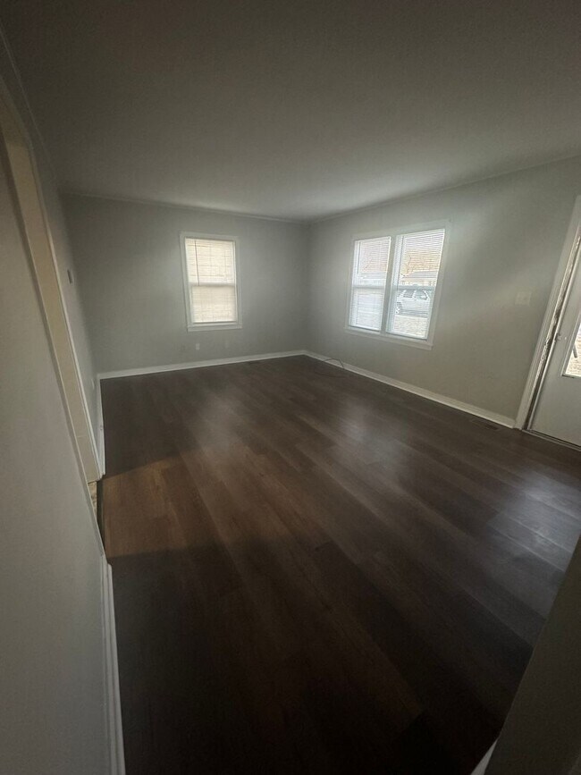 Foto del edificio - 2 Bedroom, 1 Bathroom House with Detached Garage