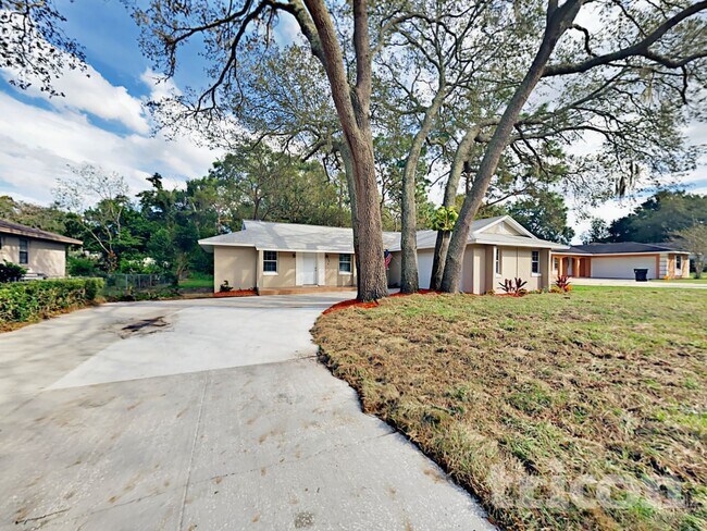 Building Photo - 725 Cheetah Trail