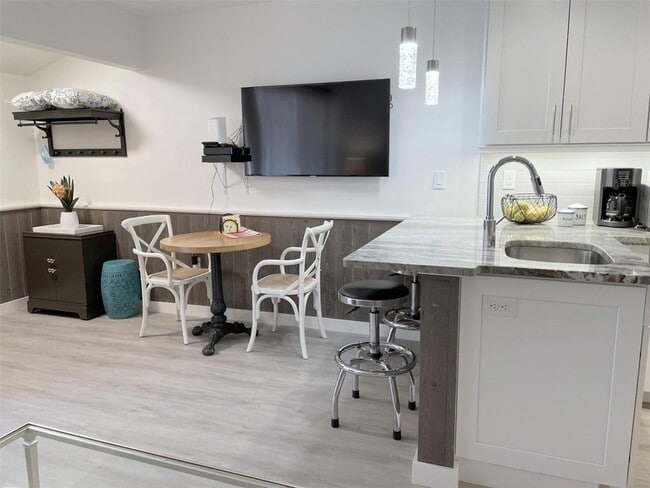 Building Photo - 3543 Longmeadow