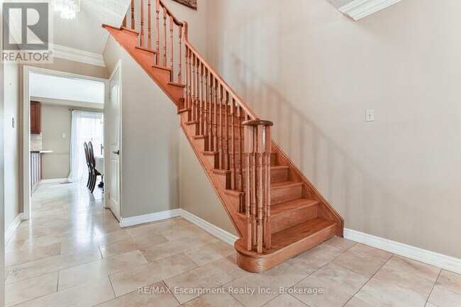 Photo du bâtiment - 90 Waterfall Rd