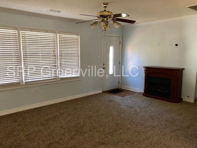 Building Photo - 519 Martha Ave