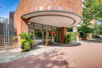Building Photo - 440 N McClurg Ct