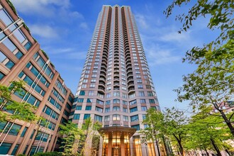 Building Photo - 400 N La Salle Dr