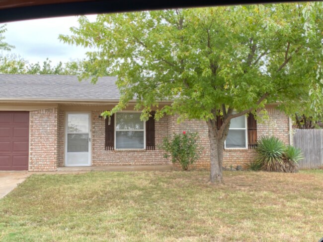 Foto del edificio - 208 Edd Dr