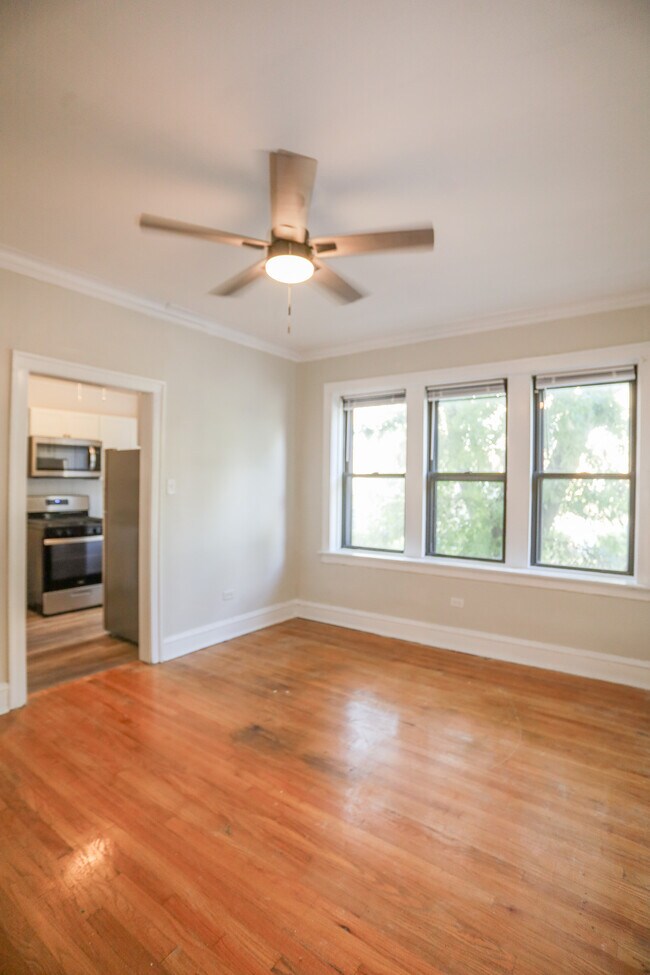 Foto del edificio - 2335 W Addison St