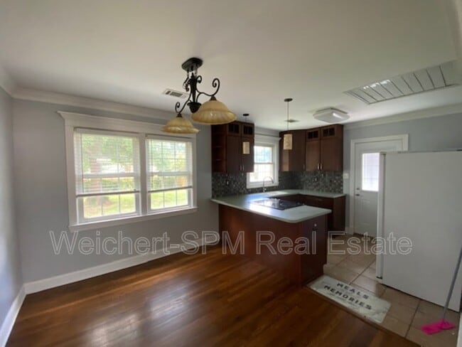 Building Photo - 4915 1st Ave